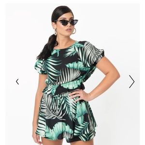 Retro Style Green & Black Palm Print Tropical Skort